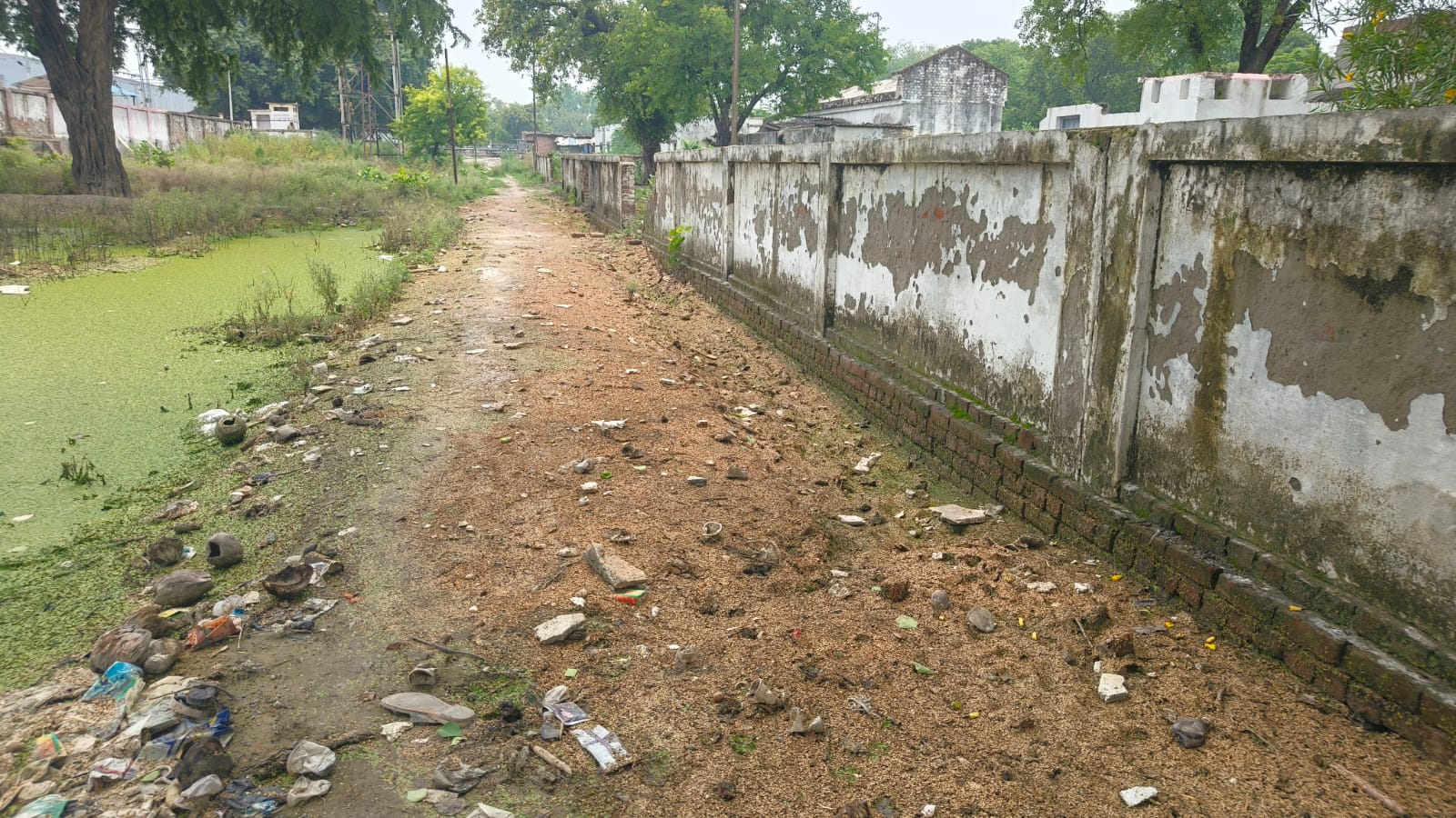 स्वच्छता अभियान का खुला पोल रेलवे कर्मचारी भी परेशान