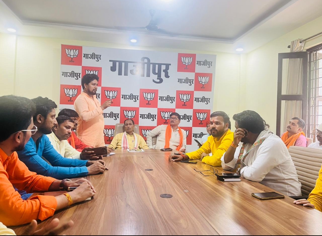 शहीदों के सम्मान में दीपोत्सव का कार्यक्रम रखा गया ,अनुज अकेला