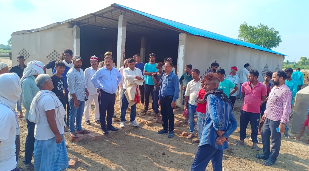 शिकायत पर अस्थाई गौशाला का निरीक्षण उप जिलाधिकारी के द्वारा किया गया