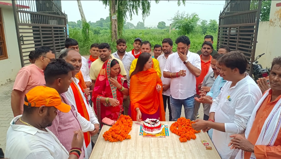 जिला पंचायत अध्यक्ष सपना सिंह के नेतृत्व में निकली हर घर तिरंगा यात्रा