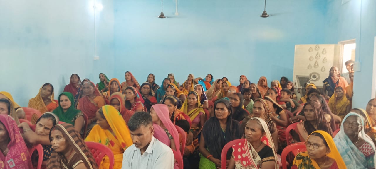 पीएम आवास को लेकर सदर ब्लाक के ग्राम पंचायत हेतिमपुर में हुई बैठक