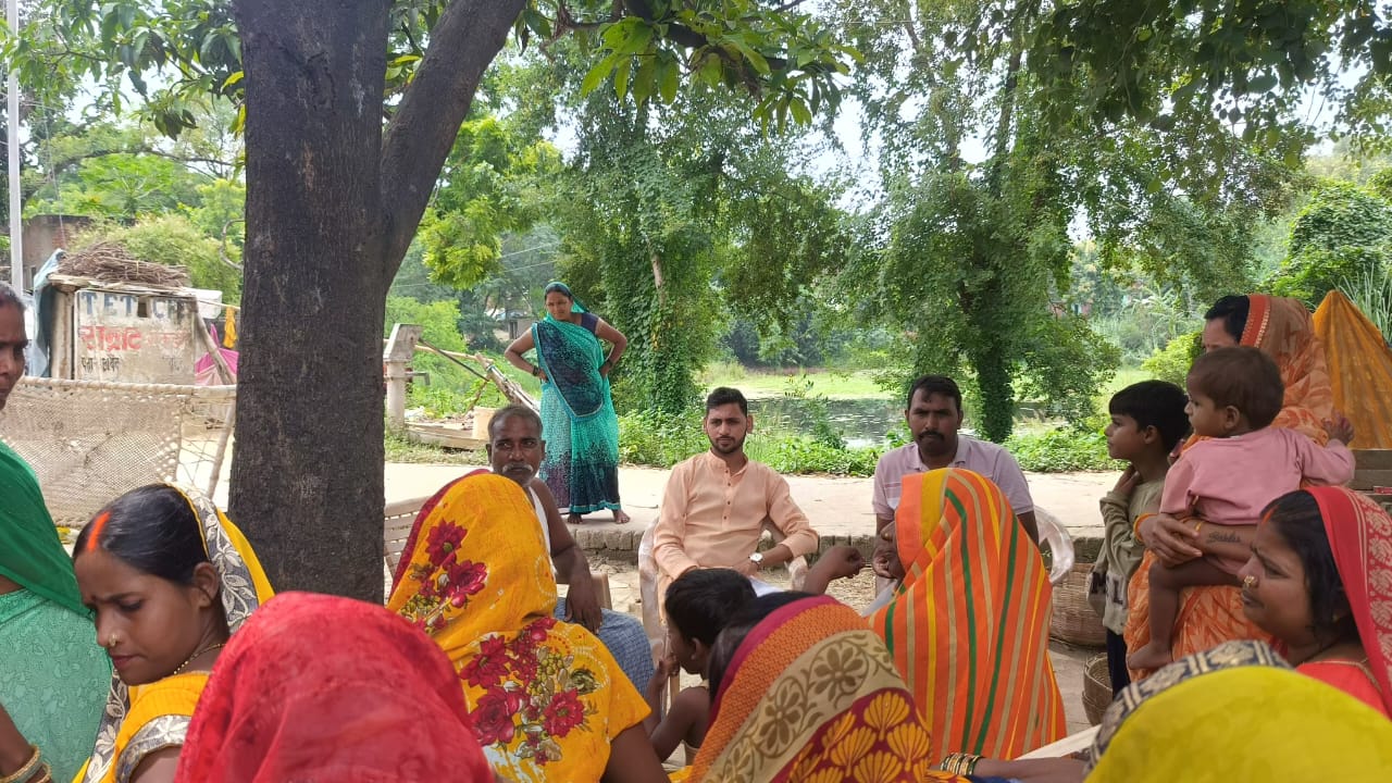 सौहार्द एवं बंधुत्व मंच के द्वारा बासफोर बस्ती में की गई बैठक ,महिलाओं को बताया गया उनका अधिकार