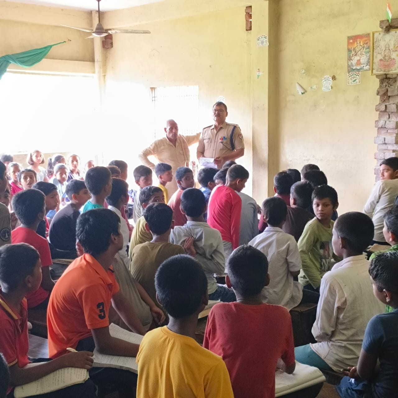 आरपीएफ और जीआरपी ने संज्ञान लेते हुए चलाया जागरूकता अभियान