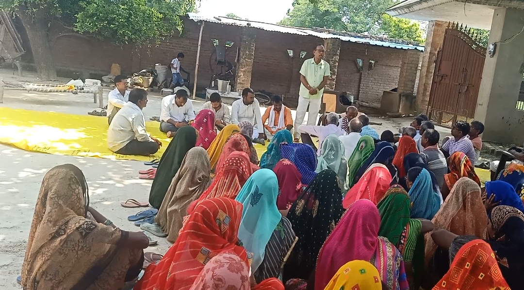 बढ़ते भ्रष्टाचार पर महिलाओं का प्रहार भ्रष्टाचार के खिलाफ खुली बैठक