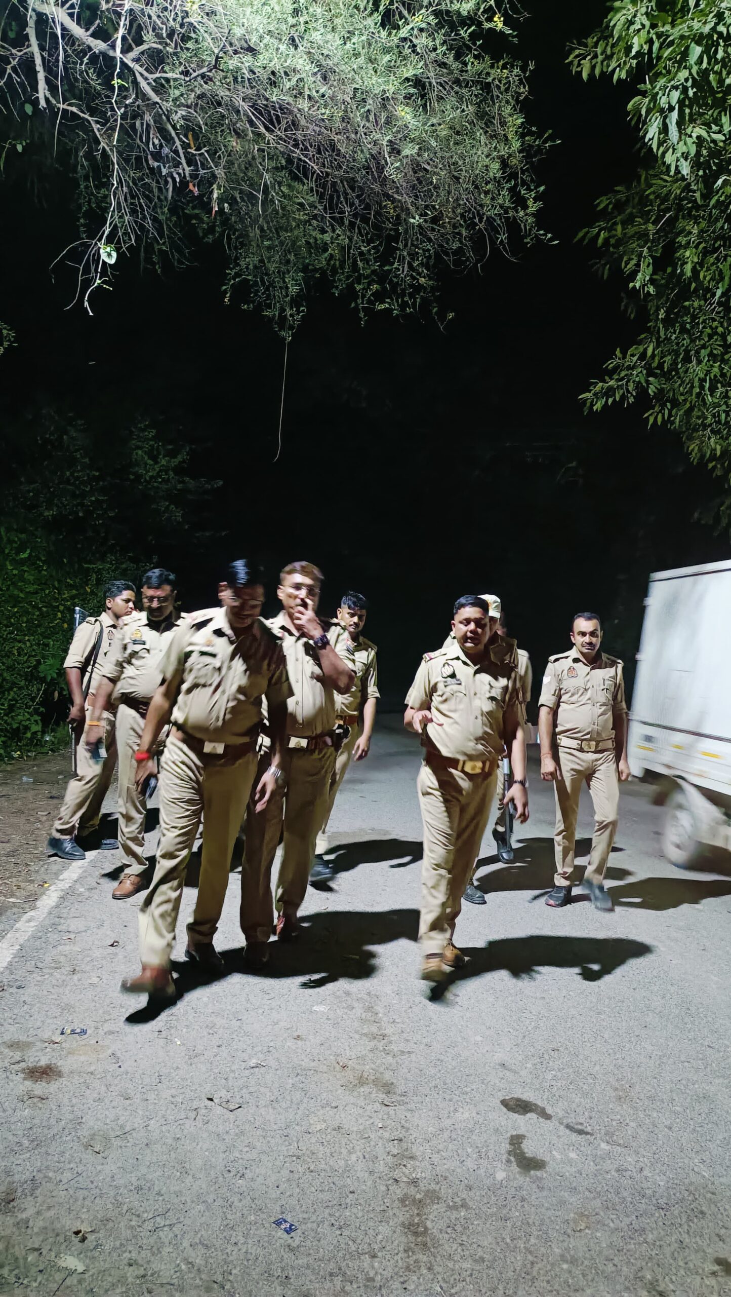 आगामी दुर्गा पूजा के त्यौहार को शांति और सौहार्दपूर्ण तरीके से संपन्न कराने के लिए प्रशासन अलर्ट