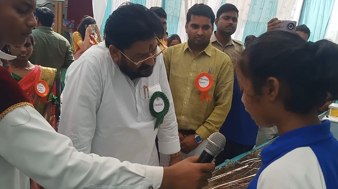 डालिमस सनबीम स्कूल  जलालाबाद में छोटे बच्चों द्वारा विज्ञान प्रदर्शनी लगाई