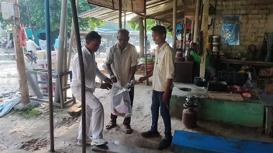 उत्तर प्रदेश सहित अन्य राज्यों में स्वच्छता की अलख जगाने वाले सी०एल०टी०एस०चैम्पियन  स्वच्छाग्रही नें चलाया जागरूकता अभियान