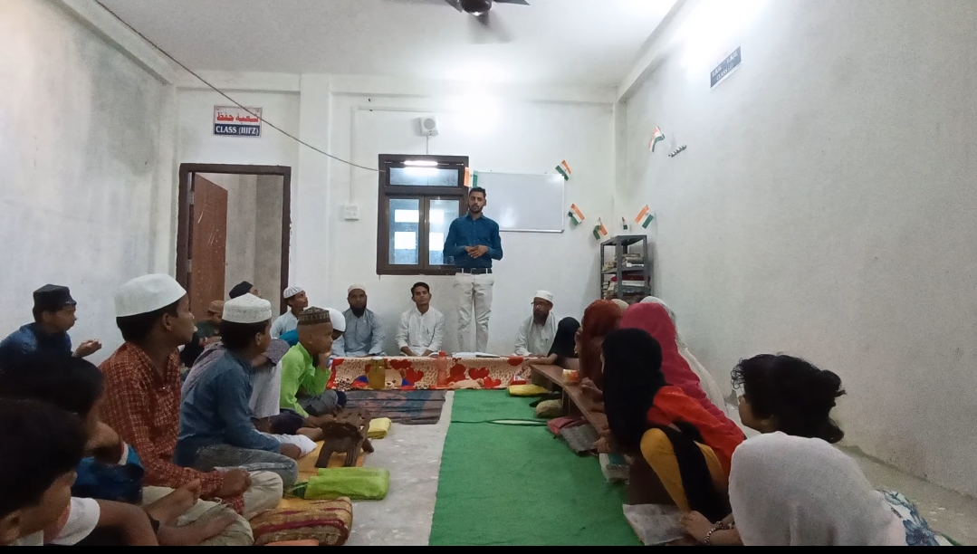 सौहार्द एवं बंधुत्व मंच ने जलालाबाद मदरसे में मनाया गया गांधी जयंती