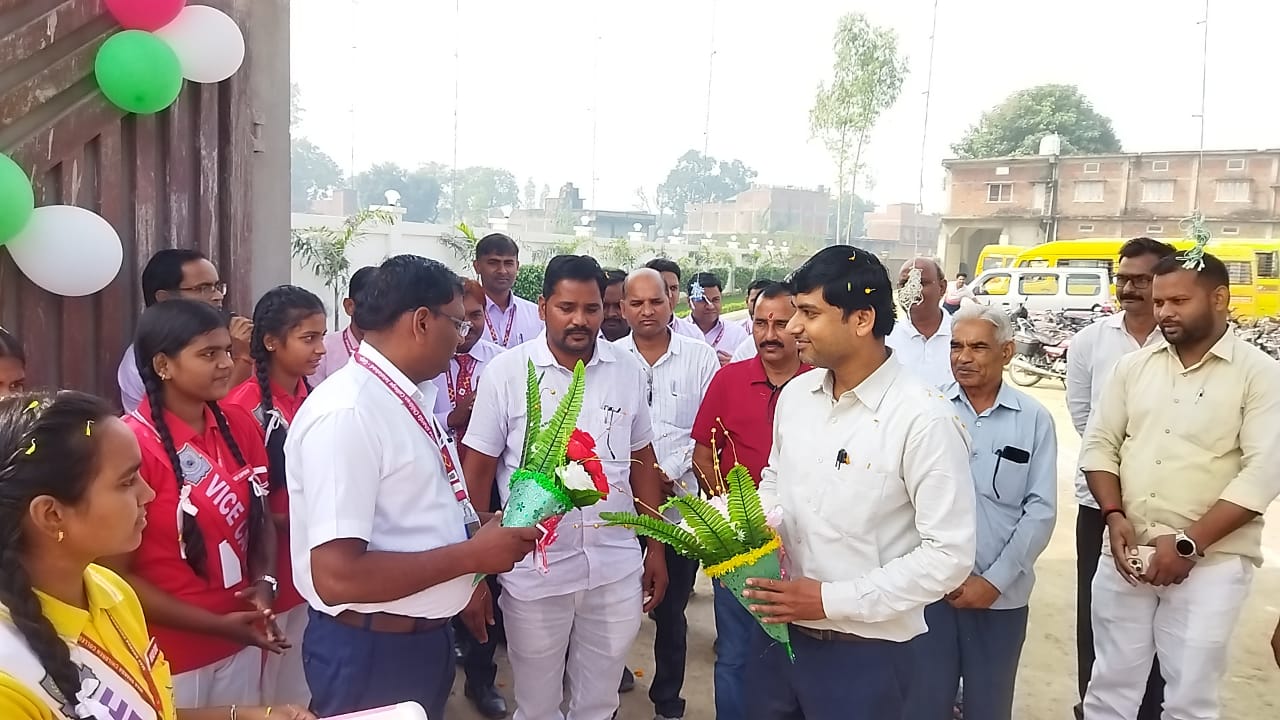 माँ शारदा चिल्ड्रेन कॉलेज जलालाबाद गाज़ीपुर के परिसर में पंडित जवाहर लाल नेहरू के जयंती के अवसर पर स्कूल के छात्रों द्वारा बाल मेला का आयोजन