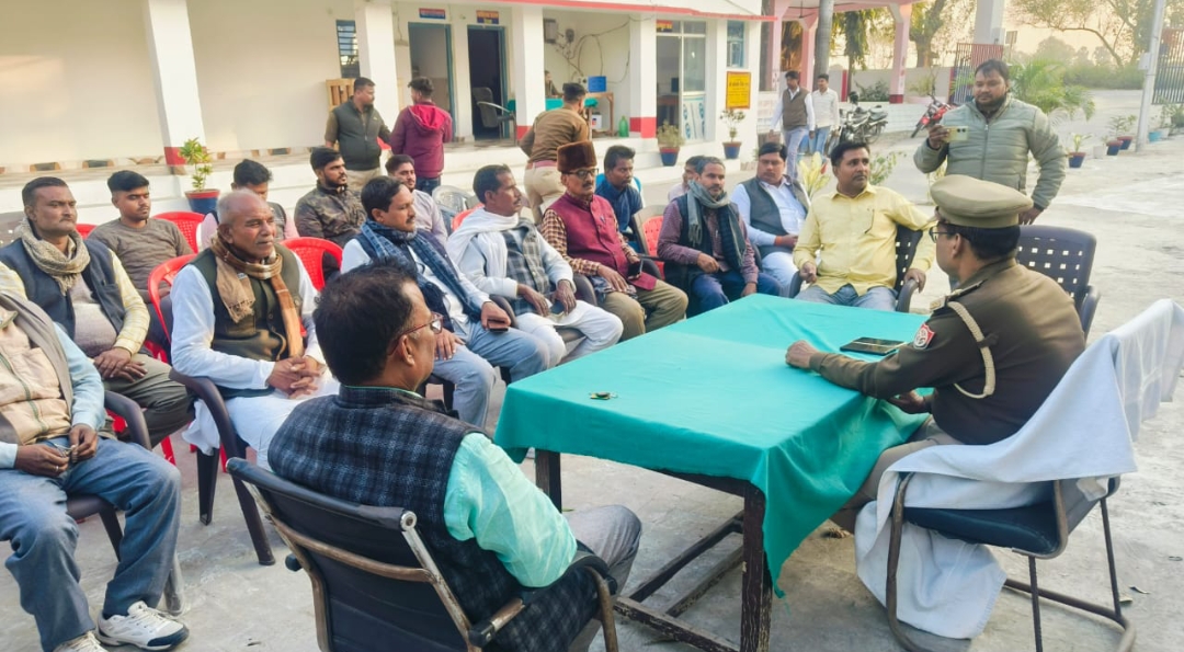 दुल्लहपुर थाना अध्यक्ष ने व्यापारी और प्रधानों के साथ सुरक्षा समिति का किया बैठक