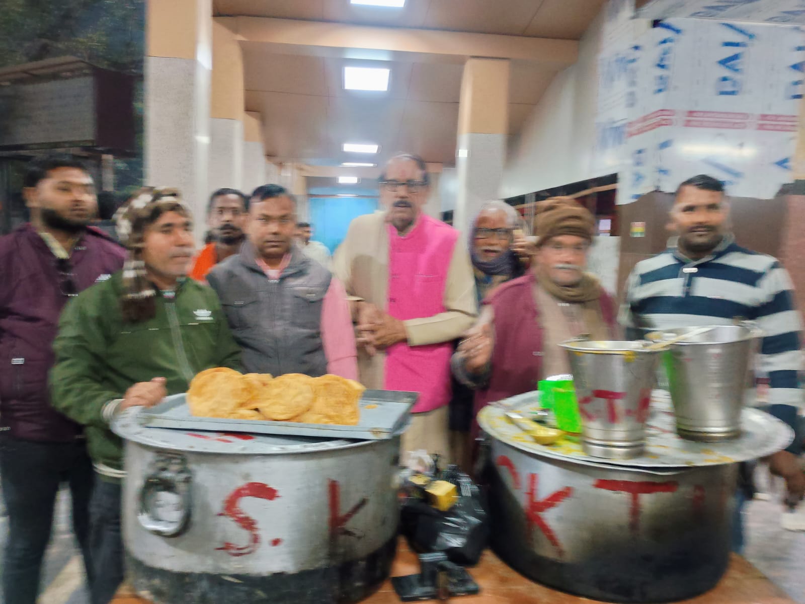 यूनाइटेड मीडिया पत्रकार एसोसिएशन द्वारा निशुल्क भोजन वितरण कार्यक्रम का आयोजन