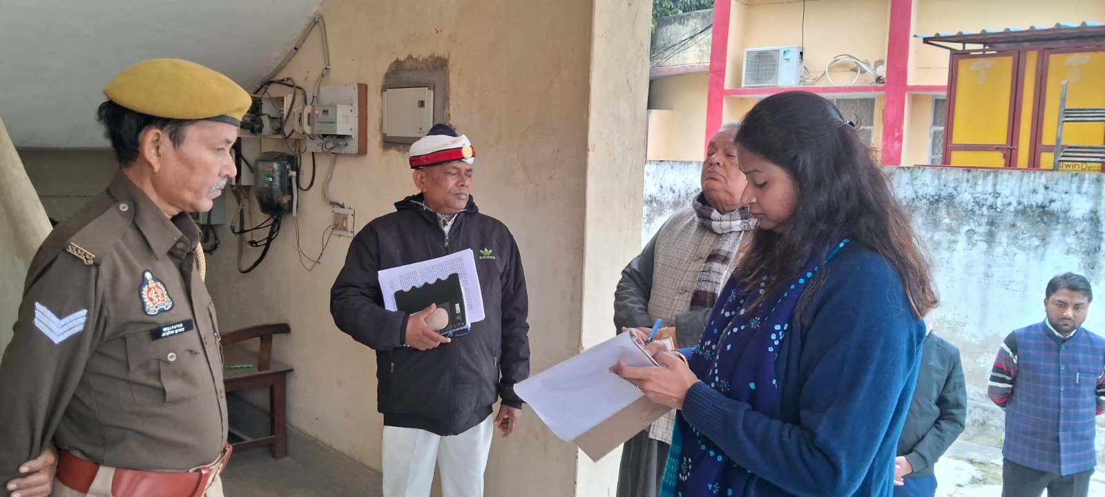 ई0 वी0 एम0 गोदाम का किया गया निरीक्षण जिलाधिकारी