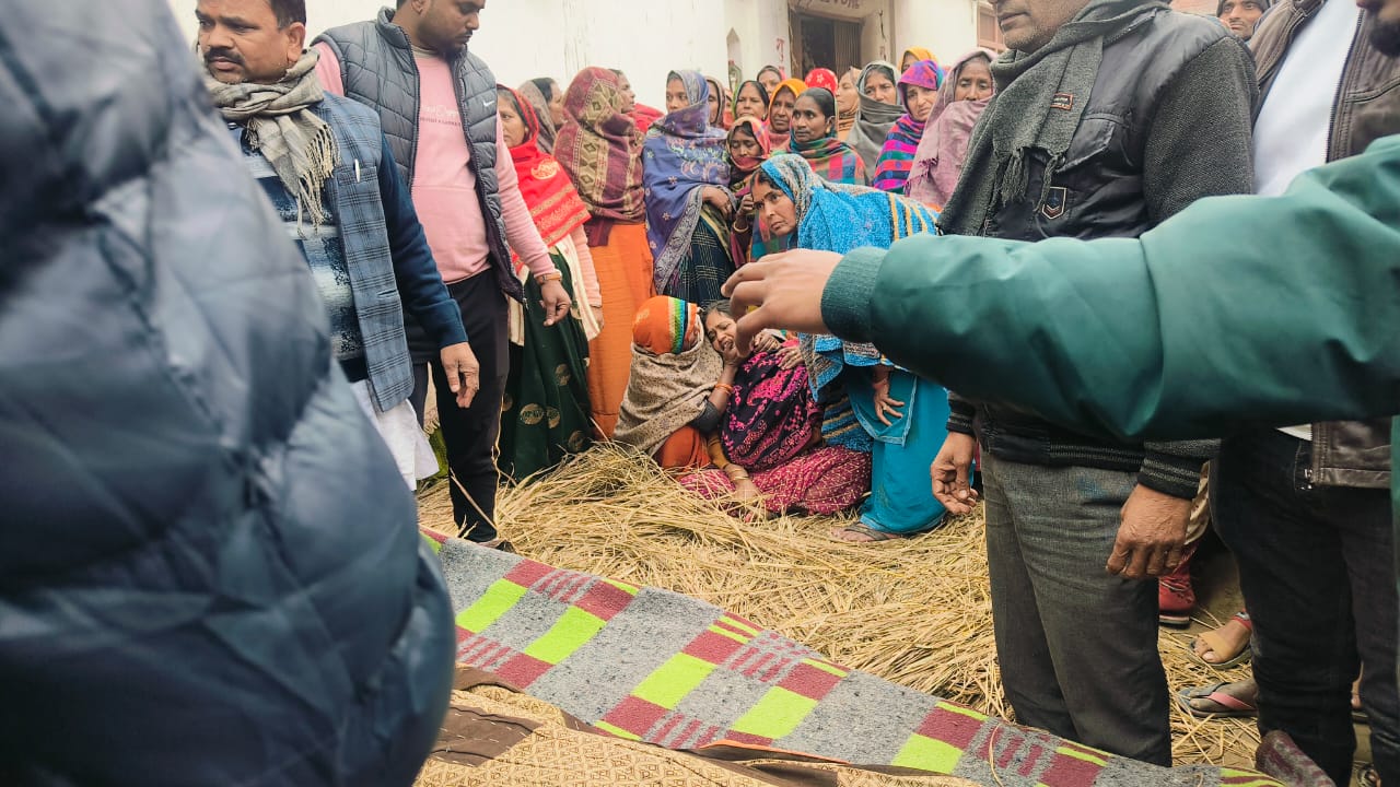 दुल्लहपुर थाना के अंतर्गत ओडराई ग्राम सभा का रहने वाला रविशर्मा पुत्र लालजी शर्मा का बड़ागांव मोड पर भीषण एक्सीडेंट के कारण मौके पर ही मौत हो गई।