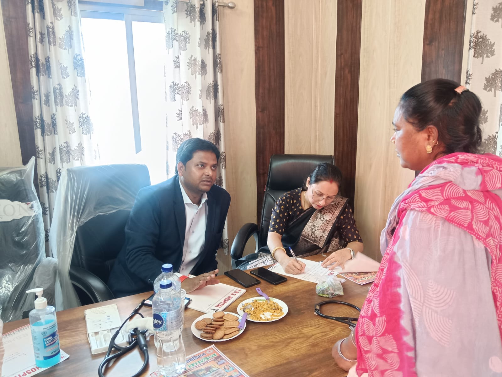 आर एस हॉस्पिटल देवा दुल्लहपुर गाजीपुर के तत्वाधान में अलीपुर मंदरा में निशुल्क आंख जॉच शिविर का किया गया आयोजन