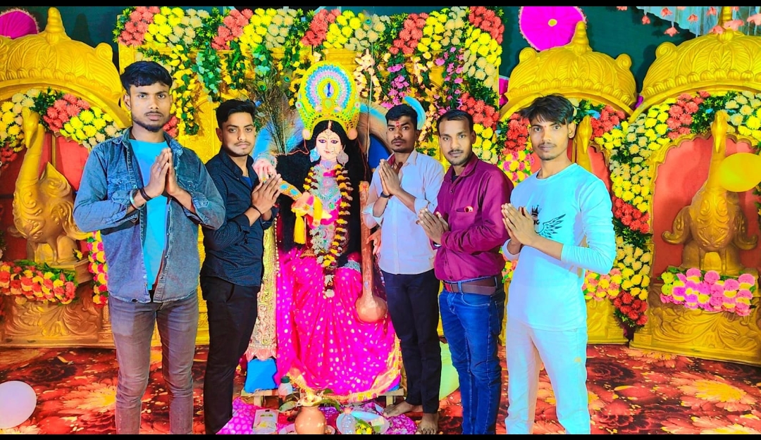 ग्रामीण क्षेत्रों में सरस्वती पूजा मनाते लोग ,अवनीश मौर्य