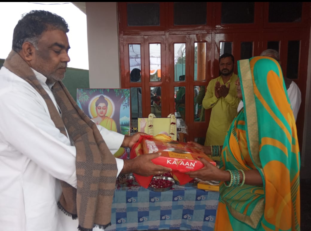 कुशवाहा मौर्य परिवार कल्याण समिति उत्तर प्रदेश के पूर्व अध्यक्ष स्मृति शेष दिनेश कुशवाहा का मनाया गया पहला श्रद्धांजलि सभा