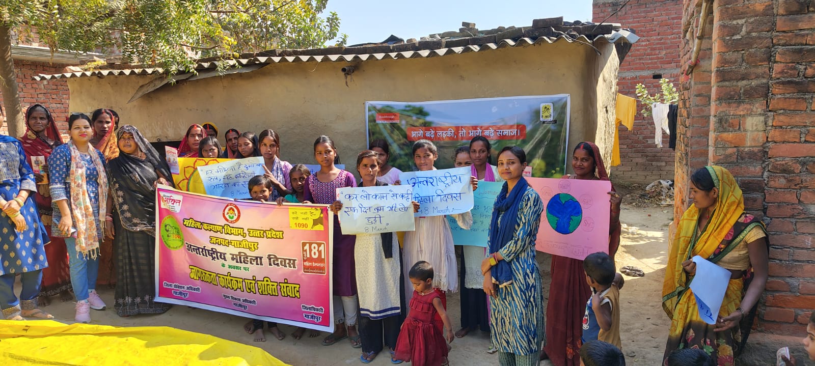 महिला कल्याण विभाग व ब्रेक थ्रु ट्रस्ट के संयुक्त तत्वावधान मे किशोरी ग्रुप व ग्रामीण महिलाओं के साथ गतिविधि की गयी