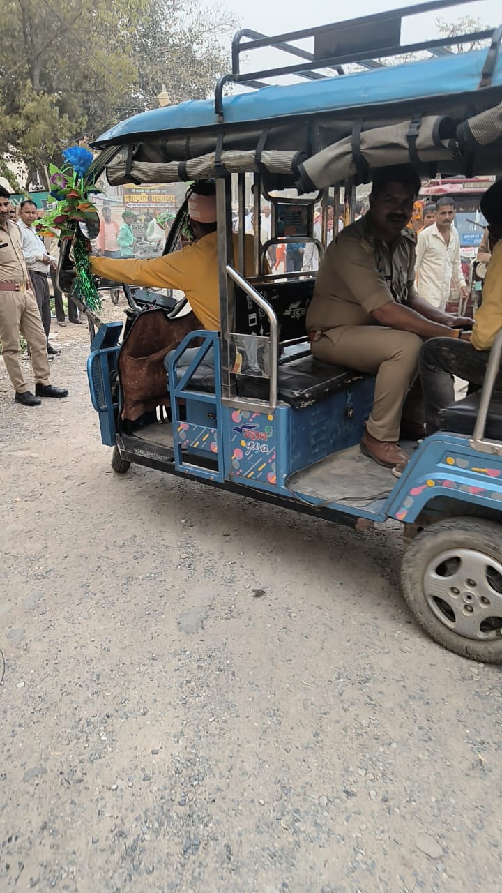 टेंपो चालक को  दुल्लहपुर बाजार में पांच युवकों के गैंग ने जमकर पीटा