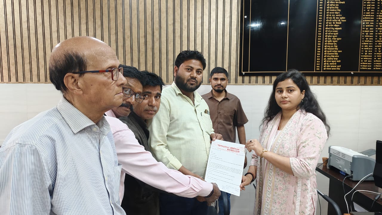 राघवेन्द्र वाजपेयी पत्रकार की हत्या के विरोध में यूनाइटेड मीडिया के पत्रकारों ने सौंपा ज्ञापन