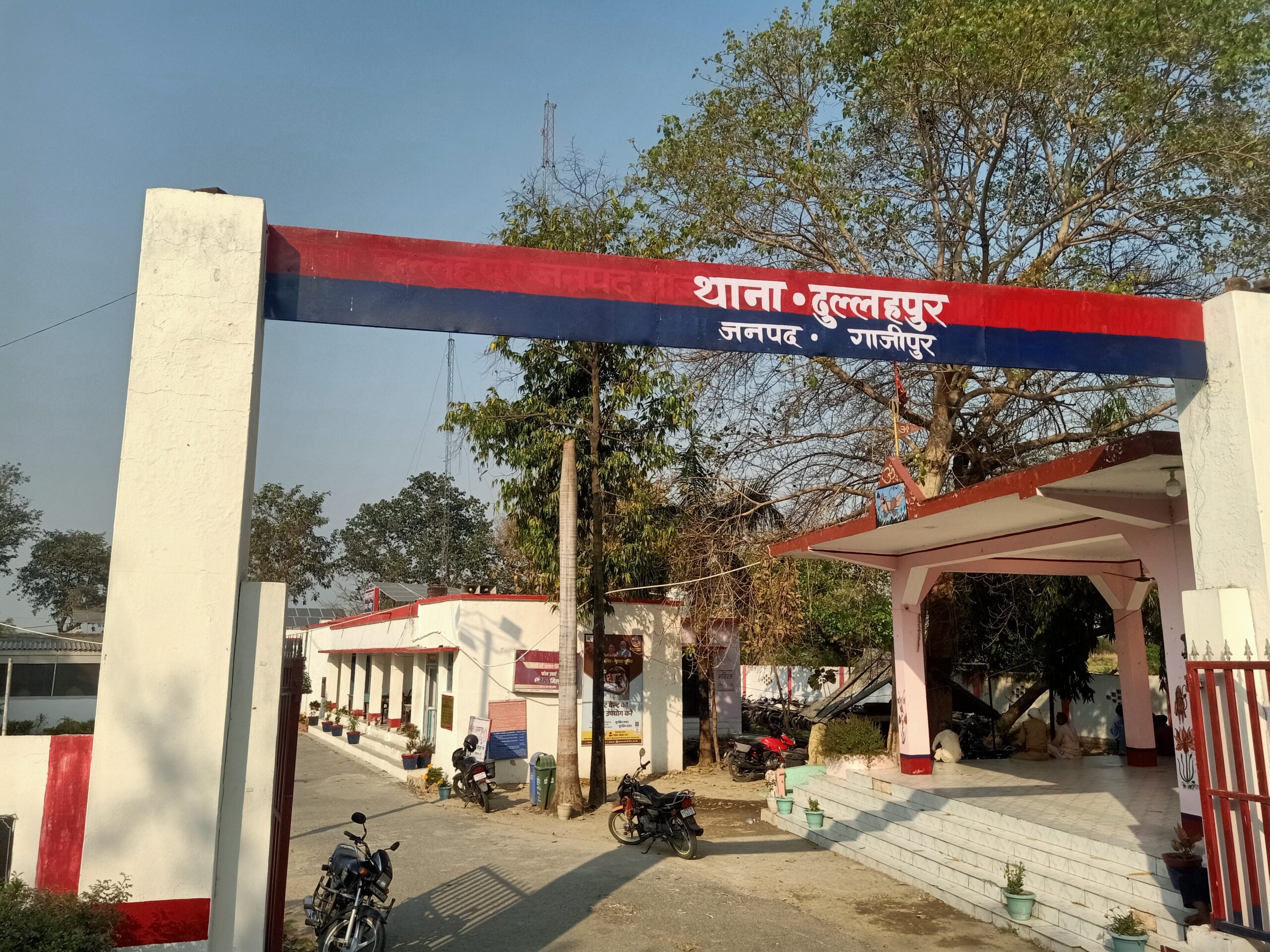 दुल्लापुर थाना प्रभारी ने युवक को भेजा जेल, पीड़ित परिवार ने पुलिस अधीक्षक को 2:30मिनट का सीसीटीवी रिकॉर्डिंग सौंपी
