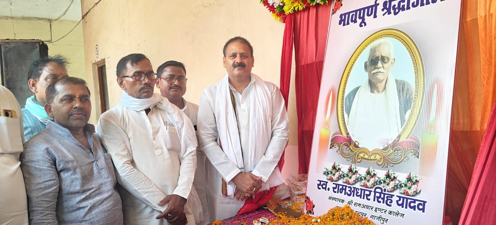 श्री राम आधार इंटर कॉलेज में मासिक टेस्ट पुरस्कार वितरण, युवा कवि सम्मेलन आयोजित