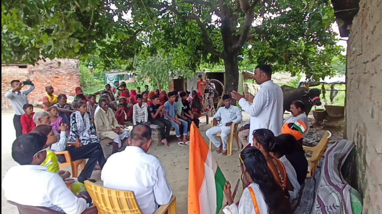 गोविंदपुर वनवासी बस्ती में स्वतंत्रता दिवस पर ध्वजारोहण ,150 से ज्यादा महिलाओं ,बच्चों ने लिया भाग